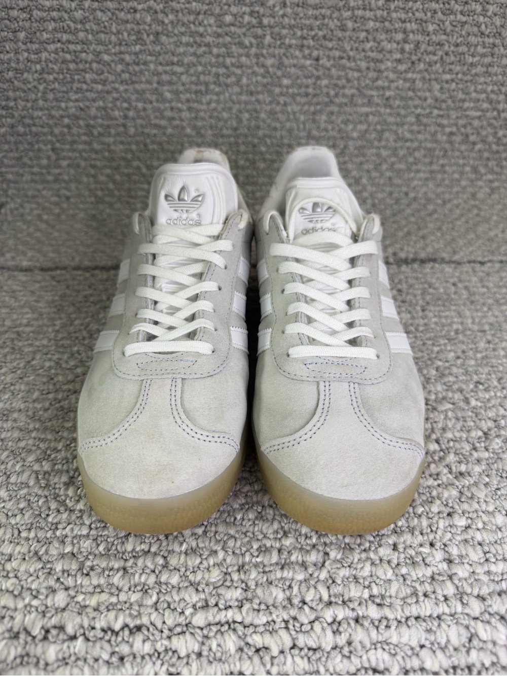 adidas Gazelle Suede Sneakers in Light Gray & White with Gum Sole Women’s Size 9 - Picture 4 of 13